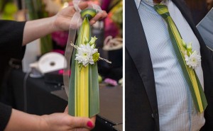 Bijoux éphémères de fleurs et de graines créés devant les invités.